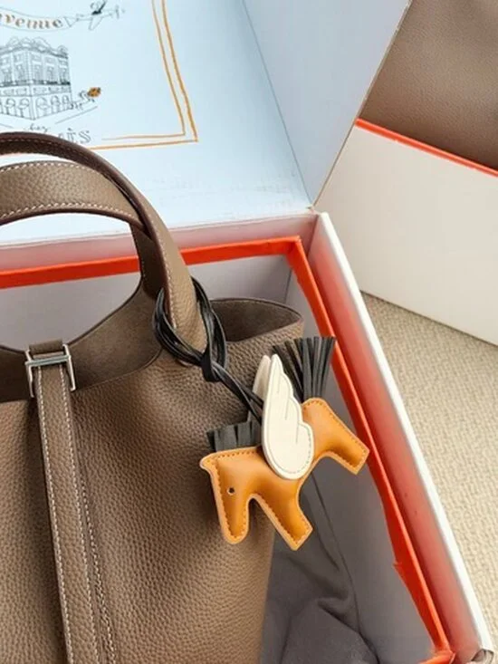 Luxury Grained Leather Bucket Bag Deep Burgundy w/ Gold Hardware - Picture 9 of 9